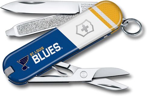 سكين الجيش السويسري Victorinox Classic SD - سكين جيب سويسري مدمج 7 وظائف مع شفرة صغيرة ومفك براغي وحلقة مفاتيح - سانت لويس بلوز in Kuwait