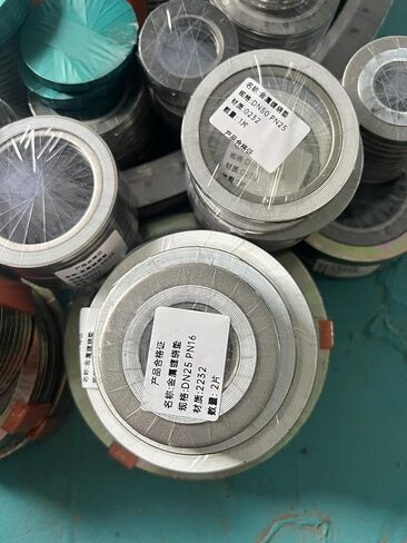 حشية جرح حلزونية من Gemmy Heart Not ASME مع حلقة داخلية SS304، مملوءة بالجرافيت، 5 قطع 6 بوصة DN150 (5 قطع 6 بوصة DN150) in Kuwait