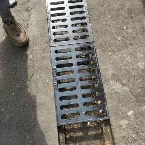 Heavy Duty Cast Iron Drain Grate for Concrete Floors - Durable Trench Cover forCatch Basins, Sidewalks & Driveways - 60x40x4cm (24x16x1.6in) Channel Drainage Solution in Kuwait