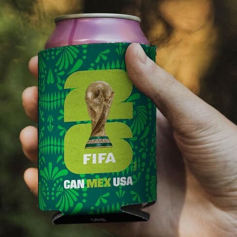 غطاء علبة معزول لفريق كأس العالم لكرة القدم 2026 من FIFA - مرخص رسميًا - يحافظ على المشروبات باردة لساعات - هدية رائعة لمحبي كرة القدم in Kuwait