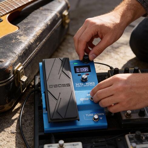 مجموعة دواسة ناقل الحركة من Boss XS-100 مع مصدر طاقة Gearlux، وكابلات الأدوات وMIDI، واللقطات، وقماش تلميع Austin Bazaar in Kuwait