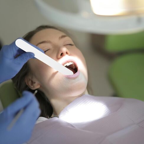 POPETPOP 25 Pack Tongue Depressors, Sturdy Plastic Tongue Scrapers for Oral Cavity Diagnostic, Reusable Flavored Depressors with Smooth Edge for Medical Laboratory Use (White) in Kuwait