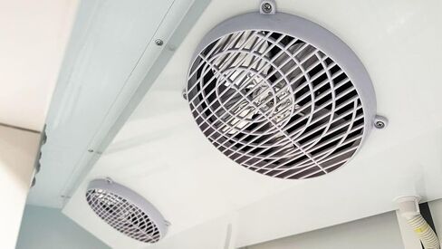 ثلاجة تجارية زجاجية بثلاثة أبواب متأرجحة NSF مبرد عرض المشروبات مبرد المشروبات، معتمد من ETL، NSF، قائم، سعة 1305 لتر، عرض 64 بوصة 110 فولت GDC-42 in Kuwait