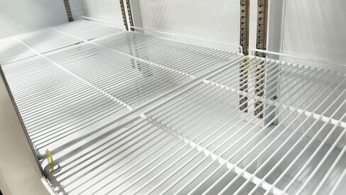 ثلاجة تجارية زجاجية بثلاثة أبواب متأرجحة NSF مبرد عرض المشروبات مبرد المشروبات، معتمد من ETL، NSF، قائم، سعة 1305 لتر، عرض 64 بوصة 110 فولت GDC-42 in Kuwait