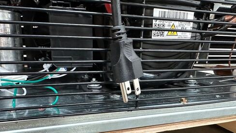 ثلاجة تجارية زجاجية بثلاثة أبواب متأرجحة NSF مبرد عرض المشروبات مبرد المشروبات، معتمد من ETL، NSF، قائم، سعة 1305 لتر، عرض 64 بوصة 110 فولت GDC-42 in Kuwait