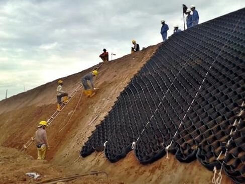 Honeycomb Driveway Stabilizer Grid 4" Thick Ground Grid for Gravel & Soil Paving Solution for Sloped & Flat S (2m X 2m 6.5ft X 6.5ft) in Kuwait