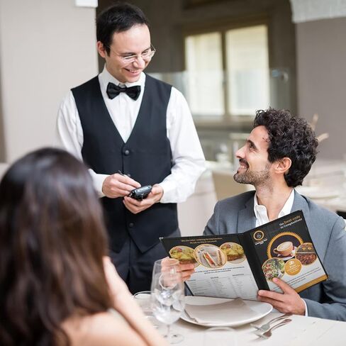 أغطية قائمة المطاعم مقاس 8.5 × 11 بوصة - 15 قطعة من حاملات مقاومة للماء على شكل جلد أسود مع أكمام جانبية بثلاثة جيوب وزوايا ذهبية لتناول الطعام الراقي in Kuwait