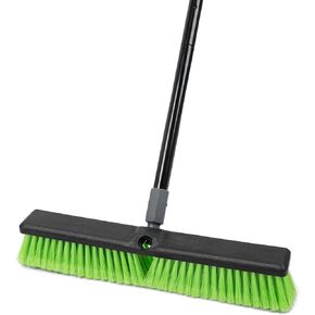 ذراع دفع للمتجر الداخلي والجراج مقاس 18 بوصة بشعيرات ناعمة، ومكنسة فرشاة شديدة التحمل بمقبض طويل مقاس 59 بوصة لتنظيف الأرضيات التجارية والسكنية in Kuwait