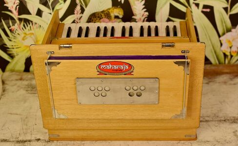 Maharaja Kirtan Harmonium KHF2 | Portable Flight Model | Natural Colour | Professionally Tuned | in USA | Handmade For Yoga & Kirtan | Fits Overhead Compartment in Kuwait