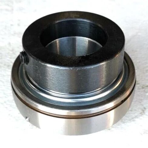 HC208-24R3 محمل إدراج مع أختام ثلاثية الشفاه وطوق قفل NA208-24L3، الأبعاد 1-1/2" القطر الداخلي الدائري، OD كروي 3.1496"، عرض OD 0.8661"، العرض الإجمالي 2.2165" in Saudi Arabia
