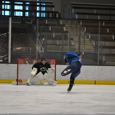 NOVO Hockey Shooting Targets by Snipers Edge – Durable Training Targets for All Levels – High-Visibility Red with White Center – Quick Clip-On Fit for Any Goalpost – Assembled in USA in Kuwait