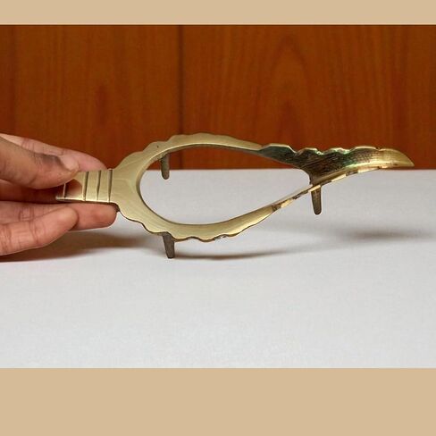 حامل شانخ نحاسي لقشرة المحار مقاس 6.5 بوصة ملحق بوجا تقليدي مصنوع يدويًا للمعبد والمذبح وديكور المنزل | حامل نحاسي صلب للشانخ | استخدام فاستو والعبادة الروحية in Kuwait