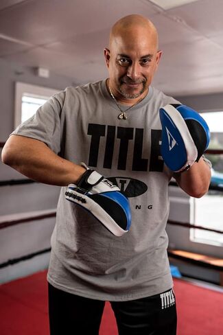 TITLE Boxing Flurry Pro Punch Mitts, Blue/Black - Boxing Pads, Muay Thai Pads, Punching Mitts, Focus Mitts, Boxing Equipment, Punching Pads, MMA Equipment, Kickboxing in Saudi Arabia