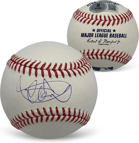 Ichiro Suzuki Autographed MLB Signed Baseball Beckett COA With UV Display Case in Saudi Arabia