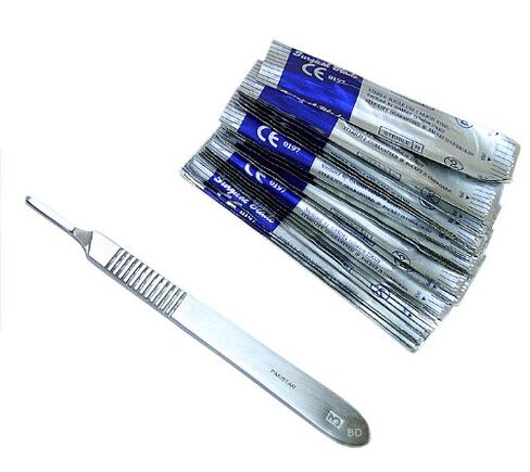 مقبض مشرط المدافع رقم 3 مع شفرات من الفولاذ الكربوني رقم 15 in Kuwait