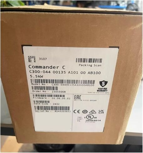 محول التردد C300-044 00135A10100AB100، 5.5KW إدخال / إخراج ثلاثي الطور 0-480 فولت in Kuwait