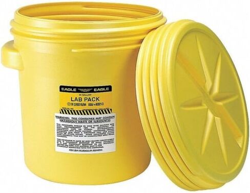 حزمة معمل احتواء إيجل هاز مات سعة 20 جالونًا من البولي إيثيلين مع غطاء علوي لولبي 20 1/2 بوصة × 21 1/4 بوصة in Kuwait