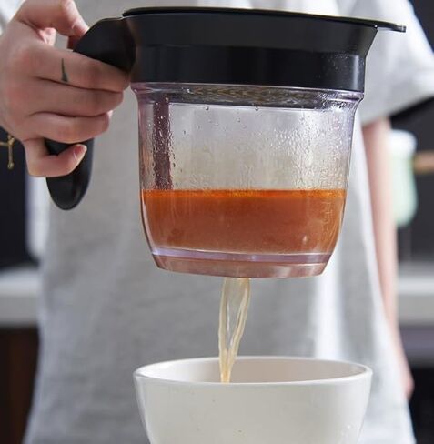 Fat & Grease Separator with Fine Mesh Filter and oil Sauce Separator Strainer with a bottom drain valve. Sauce separator strainer for healthier cooking. 33Oz or 0.975 Lt in Saudi Arabia