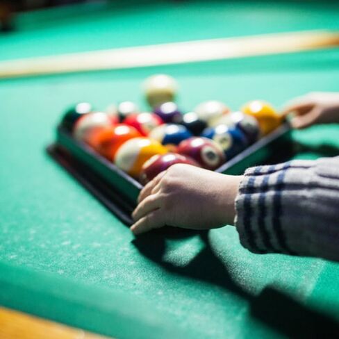 Kisangel Mini Billiard Rack Triangle 9.84In البلاستيك حامل كرة حمام السباحة للكرات ذات الحجم القياسي ملحق طاولة حمام السباحة المدمجة لغرفة الألعاب المنزلية ونادي البلياردو in Kuwait