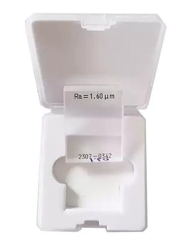 محاكاة موجة جيبية RA 1.6μm كتلة معايرة خشونة السطح عينة معايرة الخشونة القياسية خطوط متعددة المحفورة تتأثر إلى الحد الأدنى بالتغيرات في نصف قطر المسبار، مما يوفر دقة عالية in Kuwait