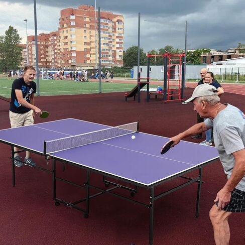 مجموعة ألعاب تنس الطاولة 9FT/8FT، طاولة بينج بونج قابلة للطي للاستخدام الداخلي/الخارجي مع شبكة مقاومة للماء للبالغين/المراهقين، مجدافين و3 كرات - وضع تشغيل لاعب واحد - تجميع سريع in Kuwait