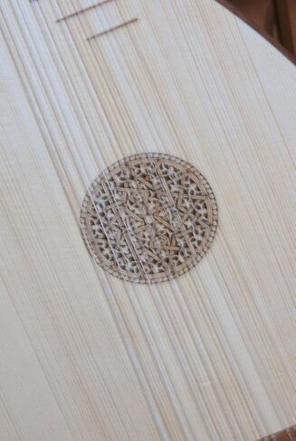 Roosebeck 7-Course Descant Lute in Kuwait