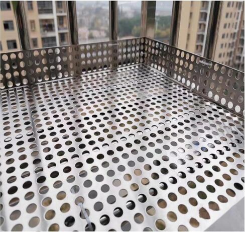 صفيحة شبكية لحماية الشرفة من الفولاذ المقاوم للصدأ - لوحة معدنية مثقوبة سهلة التركيب (55 × 50 سم) مع أربطة وقفازات - حاجز أمان مقاوم للطقس للاستخدام الخارجي in Kuwait