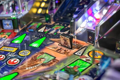 Stern Pinball Star Wars: Fall of The Empire مع Insider Connected، إصدار Pro من آلة Arcade Pinball in Kuwait