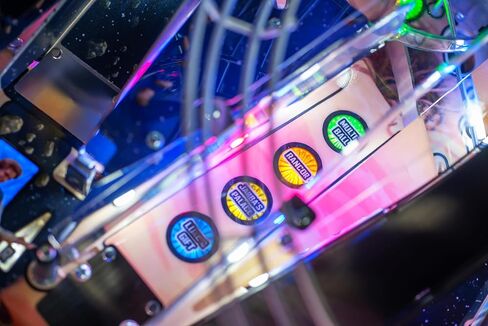 Stern Pinball Star Wars: Fall of The Empire مع Insider Connected، إصدار Pro من آلة Arcade Pinball in Kuwait