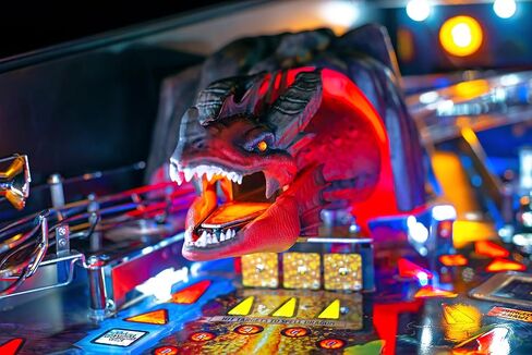 لعبة Stern Pinball Dungeons & Dragons مع جهاز Insider Connected، إصدار مميز من آلة Arcade Pinball in Kuwait