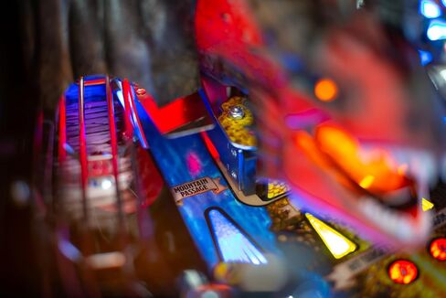 لعبة Stern Pinball Dungeons & Dragons مع جهاز Insider Connected، إصدار مميز من آلة Arcade Pinball in Kuwait