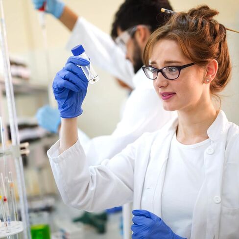 حاوية عينة البراز 25-30 مل من Angoily، 10 قطع أكواب بلاستيكية للبراز مع غطاء ملعقة، مجموعة أكواب البول البيطرية بدون ملصق مختبر للكلاب الأليفة والجراء والدجاج وديدان اختبار الحصان in Kuwait