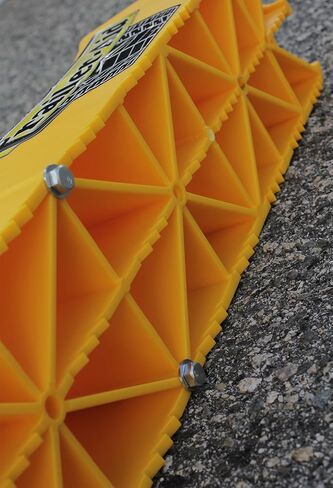Camco Trailer-Aid - Tandem Trailer Ramp Provides 4 1/2" of Tire Lift — Great for RVs, Campers & More - Must Have Travel Trailer Accessories — Easy to Use, Yellow(21000) in Saudi Arabia