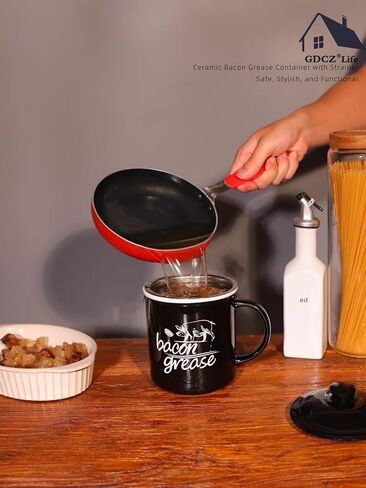حاوية شحم لحم الخنزير المقدد السيراميكية مع مصفاة، علبة تخزين زيت الطبخ سعة 25 أونصة حافظة شحم للمطبخ، حافظة شحم لحم الخنزير المقدد في المزرعة بمقبض (أسود) in Kuwait