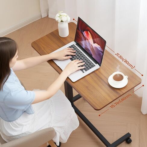 طاولة سرير جانبية من Careboda ذات ارتفاع هوائي قابل للتعديل مع عجلات - طاولة جانبية لسرير دوار للمنزل والمكتب والمستشفى - بني in Kuwait