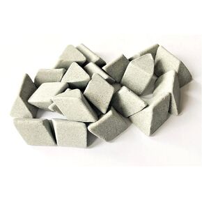 الوسائط الاهتزازية والسيراميك - مثلثات كبيرة متعددة السطوح - مقاس 1 بوصة × 5/8 بوصة (10 رطل) in Kuwait