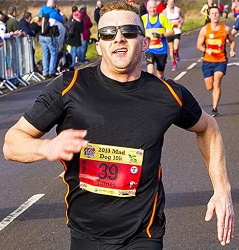 مشابك السباق Happy، Running Snap-Lock لتأمين أرقام الجري وركوب الدراجات. مصنوعة من البلاستيك المعاد تدويره الأصلي والأفضل لعام 2012. in Kuwait