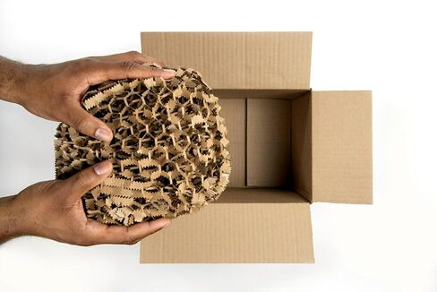 غلاف واقية من قفل وسادة سكوتش ، 12 بوصة × 30 قدمًا ، يحل محل الفقاعة البلاستيكية والوسائد والتوافق لتأمين وحماية حل التعبئة والتغليف المستدام للتعبئة والشحن والتحرك ، in Kuwait