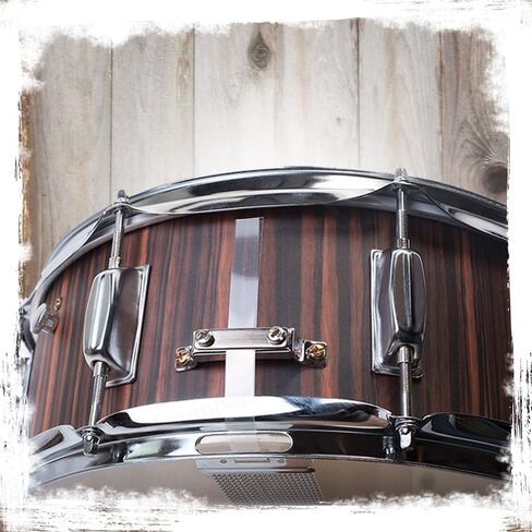 طبلة GRIFFIN Snare Drum - 14 بوصة × 5.5 بوصة (إصدار PoplarPro) غلاف خشبي مع PVC هيكوري أسود، رأس مطلي، غطاء كمين، مفتاح و8 عروات ضبط in Saudi Arabia