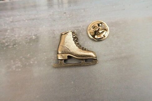 Jim Clift Design Figure Skate Lapel Pin in Saudi Arabia
