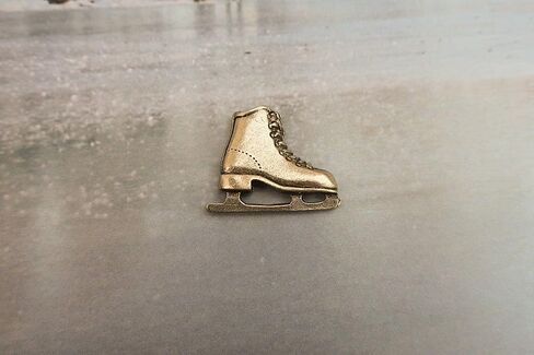Jim Clift Design Figure Skate Lapel Pin in Saudi Arabia