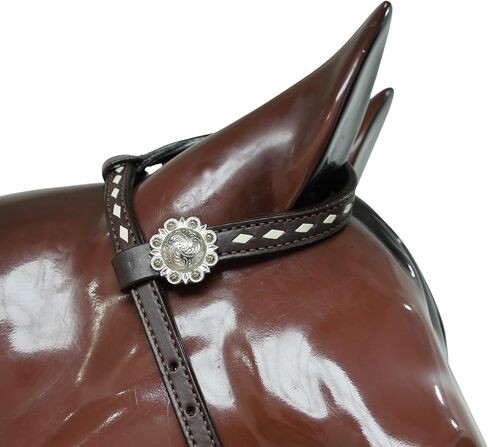 مجموعة تثبيت الرأس وياقة الصدر من الجلد الغربي، تجديل متقاطع من الجلد الخام، ونحت الزهور وأجزاء صلبة من النيكل العتيق، ومسمار حصان على طراز المصارع، جلد البقر الأرجنتيني in Kuwait