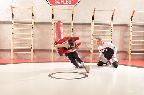 Suples Dummy * السرعة (الجذع) الفينيل (S) (33 رطلاً، 15 كجم) (58 بوصة) - يوصى بها للرياضيين الذين يتراوح وزنهم بين 90 و140 رطلًا، دمية رمي المصارعة (اليونانية الرومانية، الملاكمة، دمية جيو جيتسو، التصارع، دمية الجودو، الرياضات القتالية) in Kuwait