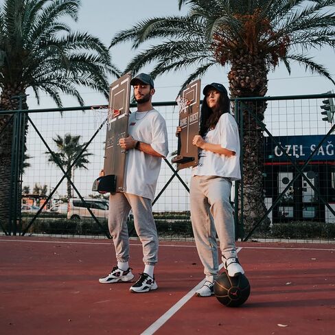 ديكور حائط معدني من Tubibu - طوق كرة سلة مثبت على الحائط لغرفة الألعاب والمكتب وغرفة اللعب - هدية استثنائية (كلاسيكية، كبيرة) in Kuwait