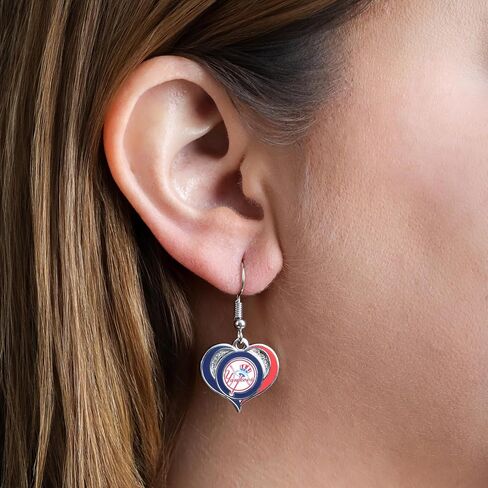 Yankees Swirl Heart-Shaped Earrings in Kuwait