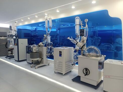 50L Rotary Evaporator with Vacuum Pump and Chiller lab Chiller, Digital PID Temperature Control, High Precision Lab Rotovap Set for Solvent Evaporation, Recovery, Pharmaceutical & Chemical Labs in Saudi Arabia
