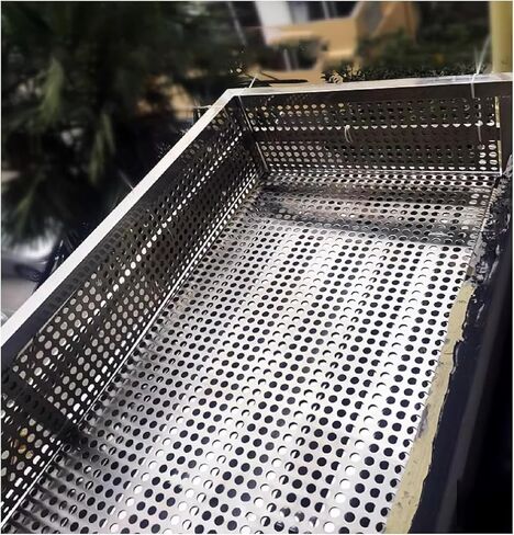 لوح مثقوب من الفولاذ المقاوم للصدأ 304 - شبكة شبكية مضادة للسقوط لحماية الشرفة، واقي أمان مقاس 30 × 110 سم للنوافذ والمناطق الخارجية، حل أمان متين in Kuwait