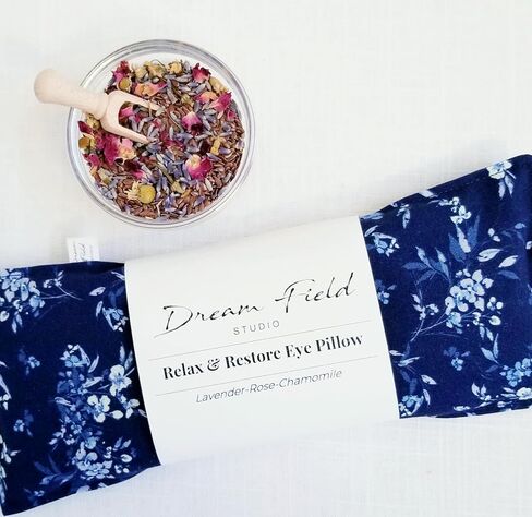 وسادة العين اللافندر للاسترخاء - العلاج العطري العضوي - قناع العين ببذور الكتان - الميكروويف أو التجميد - وسادة قطنية مصنوعة يدويًا من الزهور | طباعة كوتاجكور الزرقاء in Kuwait