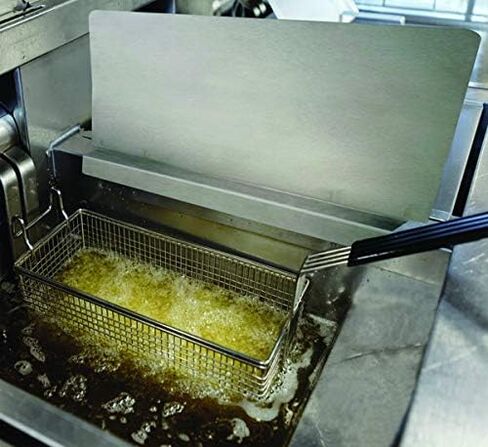 Chef Master Fryer Splash Guard (2-Pack) - 20.5 x 15 Inch, Stops Oil Splattering - Universal Fit 18-Gauge Stainless Steel Splatter Screen - Commercial Deep Fryer Protection - Oil Splatter Guard (90059) in Kuwait