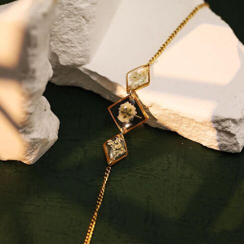 سوار زهرة مضغوطة على شكل زهرة أنفاس الطفل وسوار الملكة آن من الدانتيل المضغوط على شكل زهرة برية سوار مصنوع يدويًا سوار من الراتنج على شكل زهرة برية مضغوطة ذهبي سوار زهرة قابل للتعديل in Kuwait